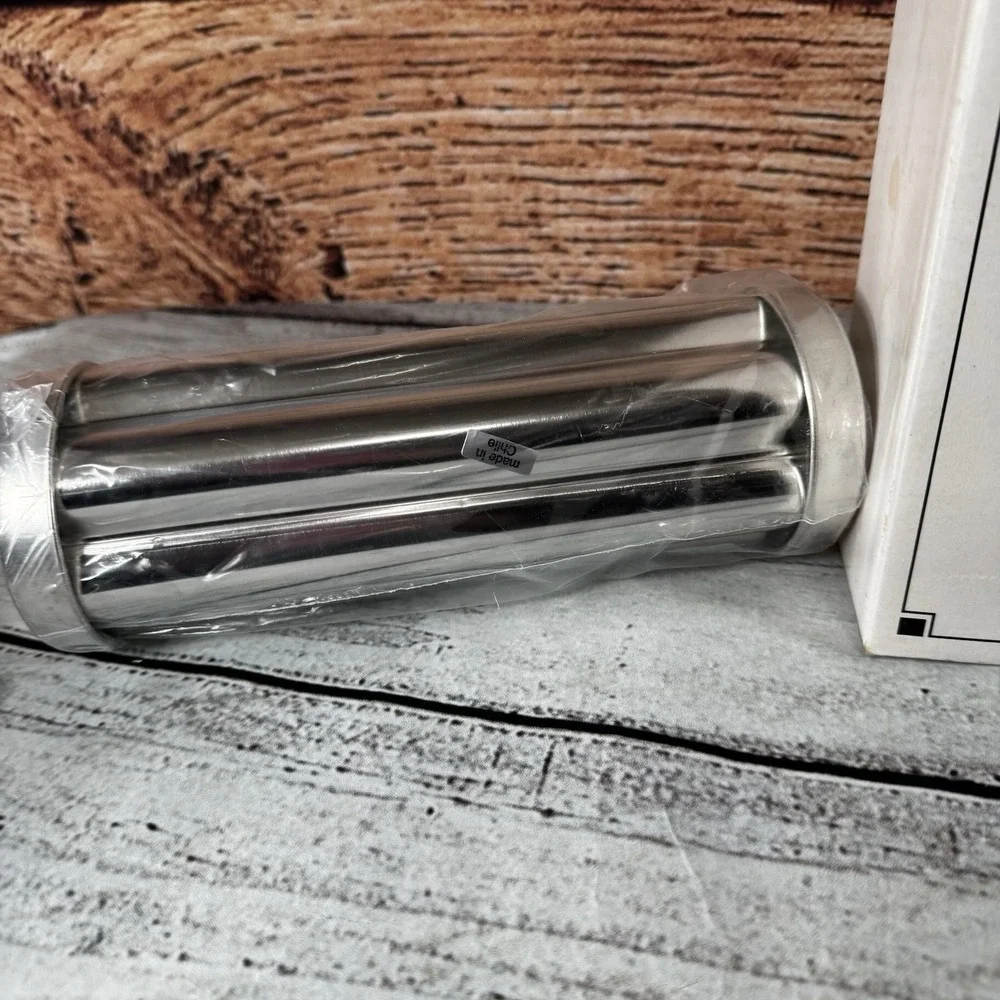 New in Box THE PAMPERED CHEF FLOWER BREAD TUBE Product No. 1550‎